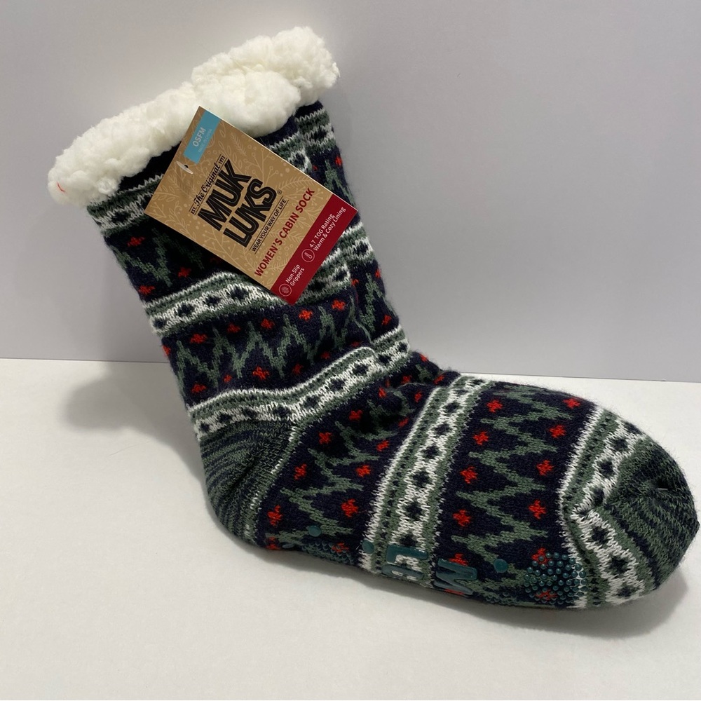 Muk Luks women’s Sherpa-Lined Fair Isle Cabin Sock - Green, White, Red. NWT